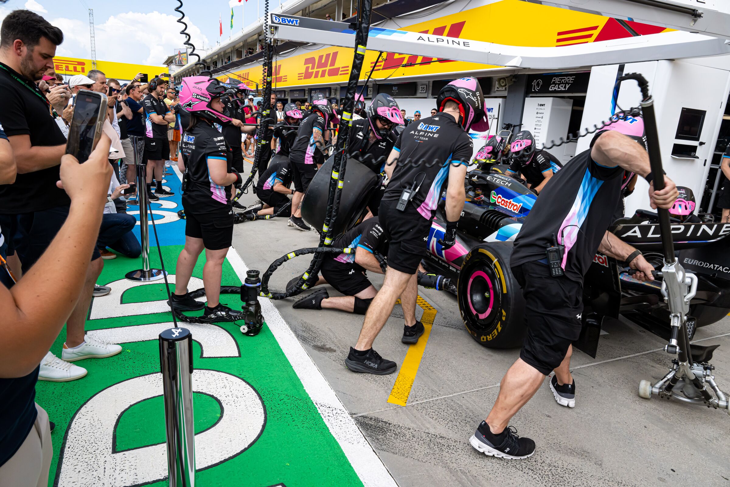 Aramco F1® Pit Lane Walk Inclusion